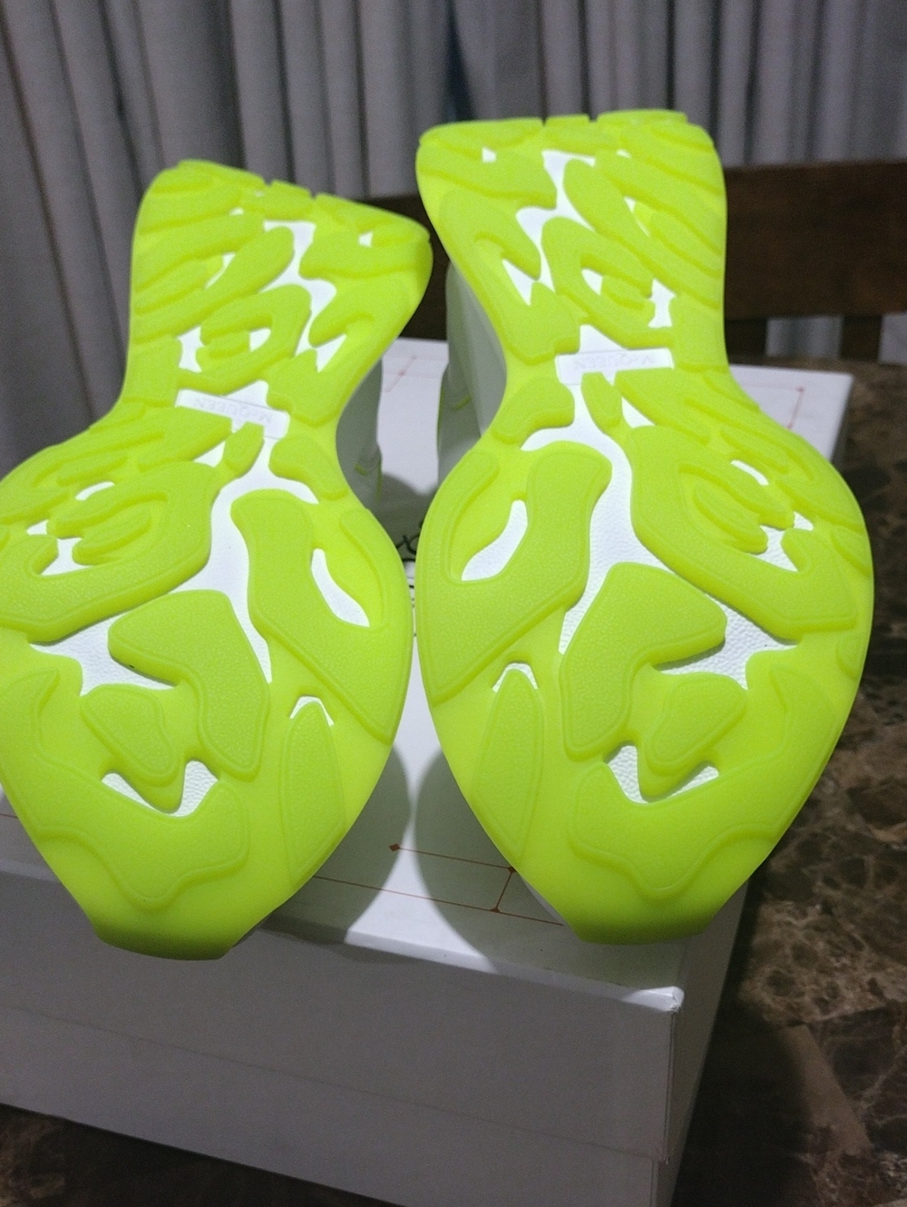 Alexander McQueen Sneakers - Picture 10 of 12